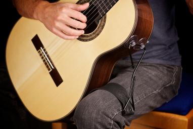De Oro guitar support