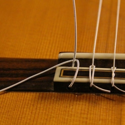 change classical guitar string